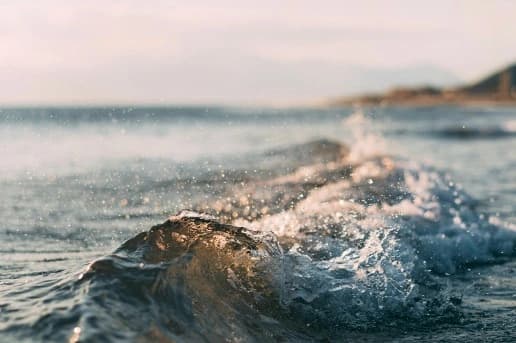 Petite vague au crepuscule